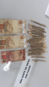Imagem da notícia - Policiais Militares da 2ª Cicom detêm suspeito com drogas na zona sul