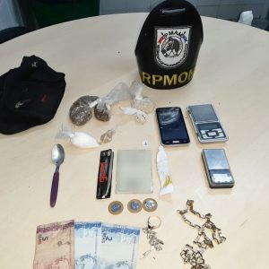 Imagem da notícia - Regimento de Policiamento Montado detém suspeitos com drogas no Alvorada