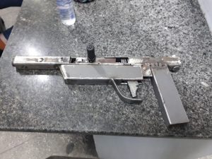 Imagem da notícia - PM prende suspeito com arma caseira na zona norte