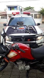 Imagem da notícia - PM localiza motocicleta furtada e armas de fabricação caseira