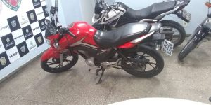 Imagem da notícia - Homem é preso com motocicleta roubada na zona leste