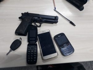 Imagem da notícia - PM detém dois homens e apreende adolescente por envolvimento em assaltos