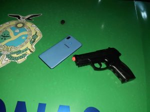 Imagem da notícia - PM prende dois homens suspeitos de assalto no Aleixo