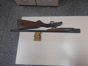 Imagem da notícia - Policiais detêm dupla com arma de fogo e munições na zona oeste