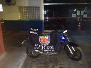 Imagem da notícia - Polícia Militar recupera motocicleta roubada e abandonada no Grande Vitória