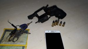 Imagem da notícia - Cinco homens são detidos em posse de arma de fogo na zona leste