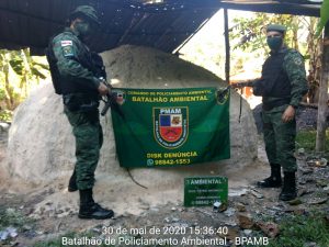 Imagem da notícia - PM encontra forno clandestino e apreende arma de fogo e motosserra