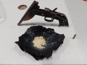 Imagem da notícia - Em Carauari, homem é preso com arma caseira e drogas