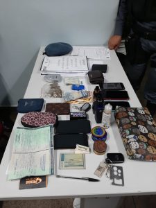 Imagem da notícia - Cinco pessoas são presas por tráfico de drogas no bairro Raiz