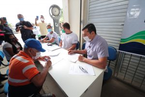 Imagem da notícia - Governador Wilson Lima paga último lote de indenizações às vítimas do incêndio no Educandos