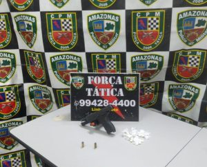 Imagem da notícia - Força Tática apreende adolescente com pistola e drogas na zona norte
