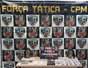 Imagem da notícia - Força Tática prende homem com revólver e drogas na zona oeste