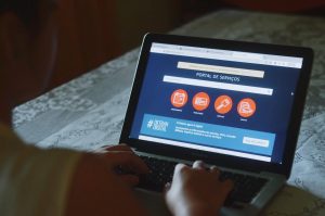 Imagem da notícia - Detran-AM realiza mais de nove mil licenciamentos 100% on-line em abril