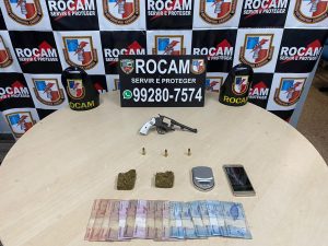 Imagem da notícia - Policiais militares da Rocam detêm homem com droga e arma de fogo na zona Leste