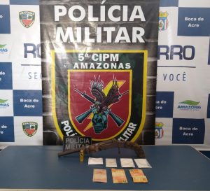 Imagem da notícia - Policiais militares detêm homem com arma caseira e entorpecentes em Boca do Acre