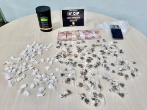 Imagem da notícia - Três jovens são detidos com entorpecentes do tipo maconha e cocaína