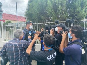 Imagem da notícia - Policiais militares resgatam recém-nascido do telhado de uma casa na zona centro-oeste