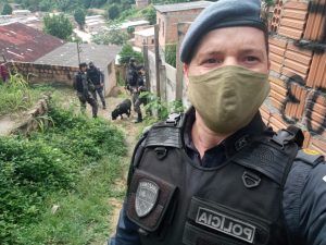 Imagem da notícia - Policiais realizam operação no combate ao tráfico de drogas na zona norte