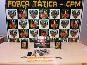 Imagem da notícia - Policiais militares da Força Tática detêm dois homens com droga na zona norte