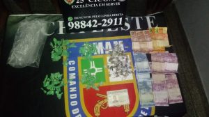 Imagem da notícia - PM detém três homens e apreende adolescente envolvidos em comércio ilegal de entorpecentes no Zumbi