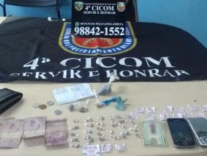 Imagem da notícia - Polícia Militar detém jovem com drogas na comunidade Novo Reino