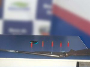 Imagem da notícia - PM detêm dois homens com espingarda em Boca do Acre