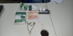 Imagem da notícia - PM detém homem e apreende adolescente por envolvimento em tráfico de entorpecentes, em Iranduba