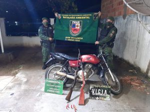 Imagem da notícia - PM detém homem e apreende adolescente envolvidos em crimes ambientais e porte ilegal de arma de fogo, em Novo Airão