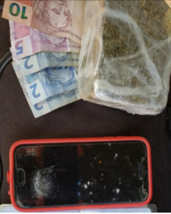 Imagem da notícia - PM detêm homem com entorpecente no município de Humaitá