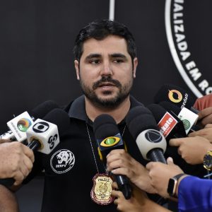 Imagem da notícia - Polícia Civil apreende 10 mil munições clandestinas e motocicleta roubada em embarcação, na capital