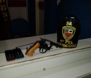 Imagem da notícia - Polícia Militar detém dois homens em posse de arma e entorpecentes