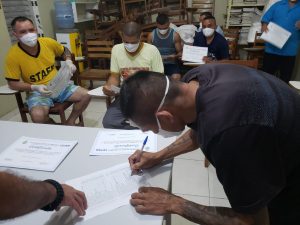 Imagem da notícia - Apenados de Parintins recebem certificação do curso de Pintor de Obras