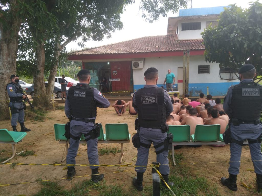 Durante a ação, as equipes encontraram uma escavação na parede do banheiro de uma das celas. FOTOS: Divulgação/PC-AM