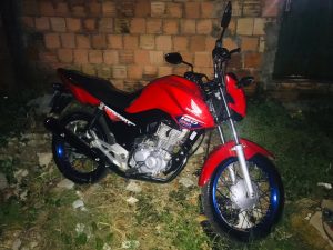 Imagem da notícia - Policiais militares recuperam moto roubada na zona centro-oeste