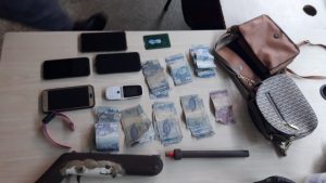 Imagem da notícia - Policiais da 13ª Cicom detêm autor de assalto a ônibus coletivo