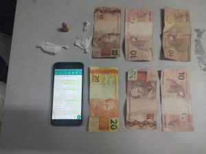 Imagem da notícia - Policiais militares detêm homem com munição e drogas no São Geraldo