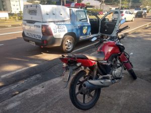 Imagem da notícia - PM localiza motocicleta com restrição de roubo no bairro Chapada