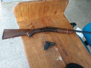 Imagem da notícia - Em ação conjunta PM e PC apreendem duas armas de fogo no Japurá