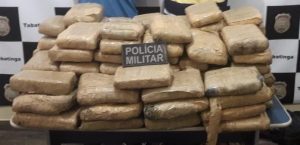 Imagem da notícia - PM detém dois homens e apreende mais de 110 quilos de drogas