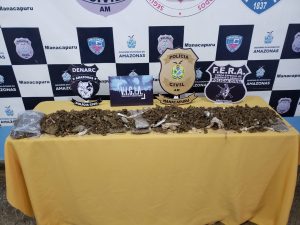 Imagem da notícia - Em Manacapuru, PC apreende 3,7 quilos de drogas dentro de embarcação