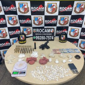 Imagem da notícia - Rocam detém homem com arma, munições e drogas na zona leste