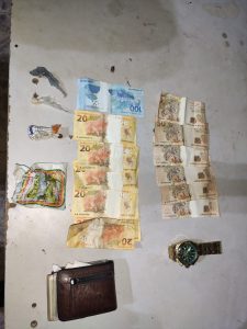 Imagem da notícia - PMs detêm homens com drogas e objetos suspeitos em Maués