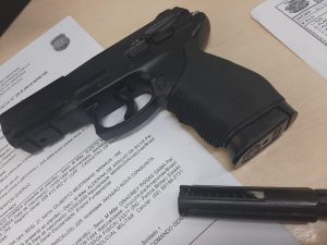 Imagem da notícia - 12ª Cicom detêm homem com simulacro de arma e motocicleta roubada