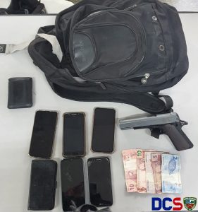 Imagem da notícia - PMs da 15ª Cicom detêm jovem durante assalto na zona norte