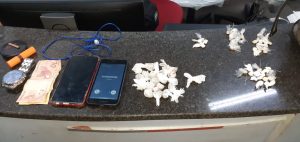 Imagem da notícia - 18ª Cicom detêm casal com drogas na Torquato Tapajós