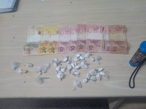 Imagem da notícia - PMs da 18ª Cicom detêm dois homens por tráfico de drogas na zona norte