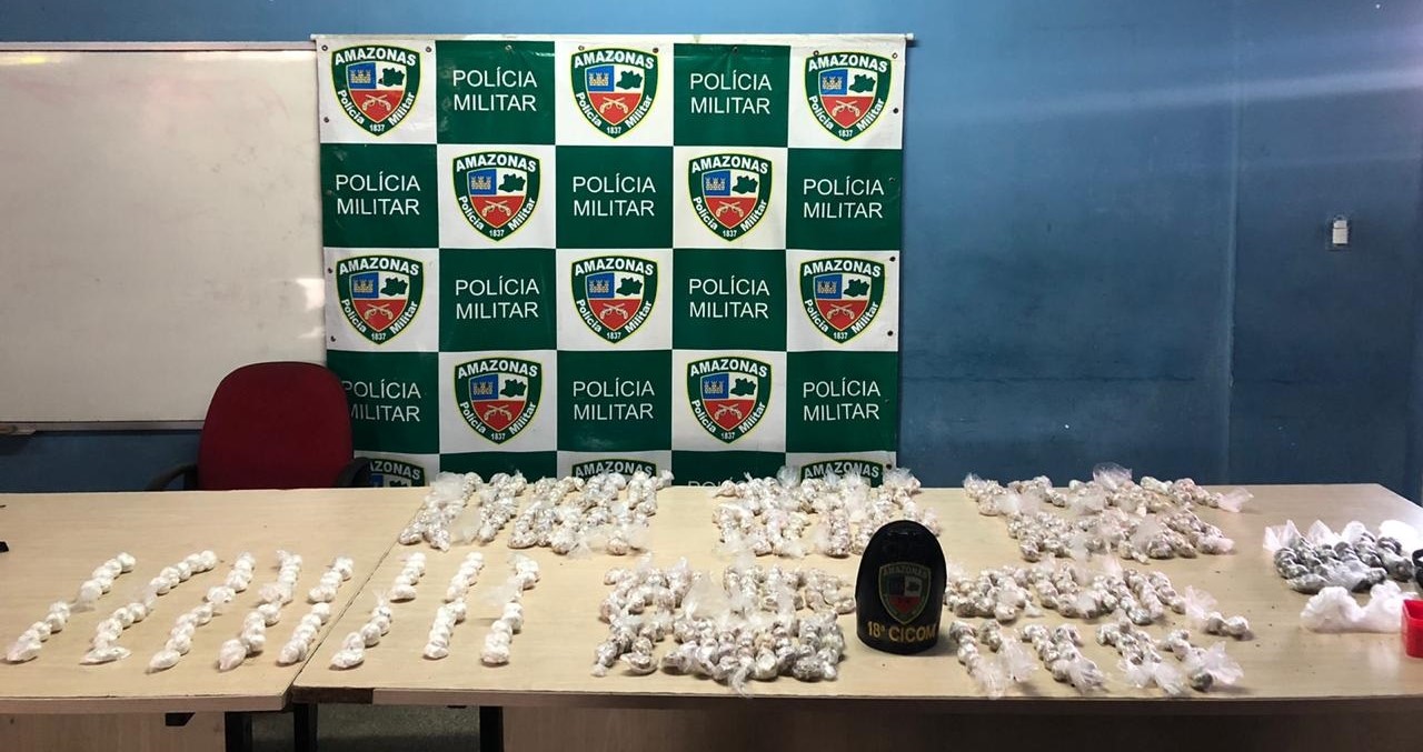 Grande quatidade de drogas apreendida com homem