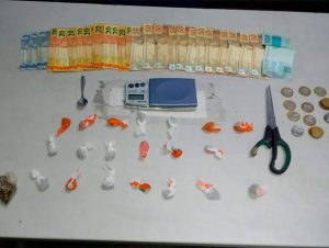 Imagem da notícia - PM prende homem em cadeira de rodas com drogas na zona sul