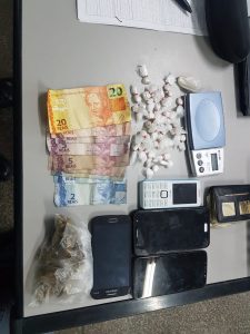 Imagem da notícia - Militares da 27ª Cicom detêm seis homens com drogas