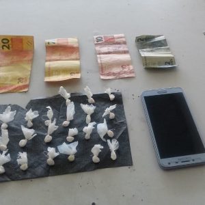 Imagem da notícia - PMs detêm dupla por tráfico de entorpecentes no município de Itacoatiara